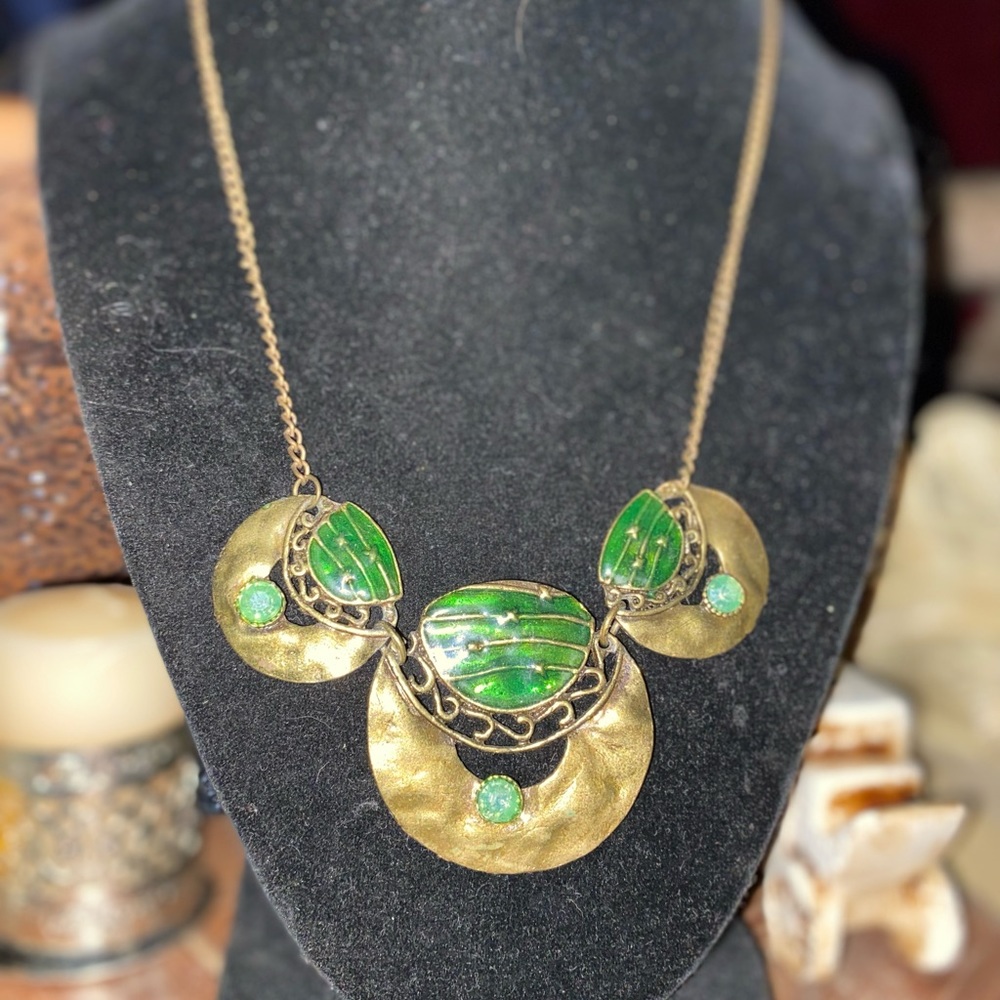 Gorgeous art nouveau necklace, brassy antique .